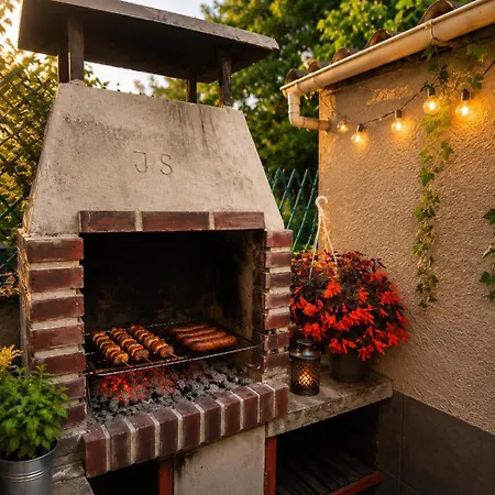 Дом отдыха Maison Cosy Jardin Barbecue Portes De Clermont